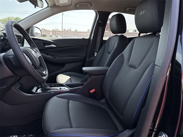 Buick Encore GX Vehicle Full-screen Gallery Image 11