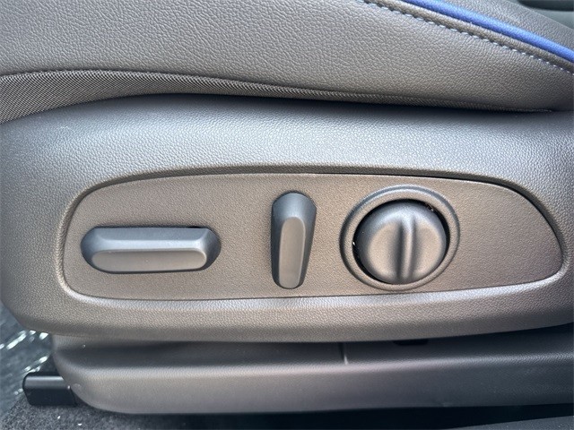 Buick Encore GX Vehicle Full-screen Gallery Image 12