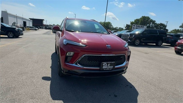 Buick Encore GX Vehicle Full-screen Gallery Image 03