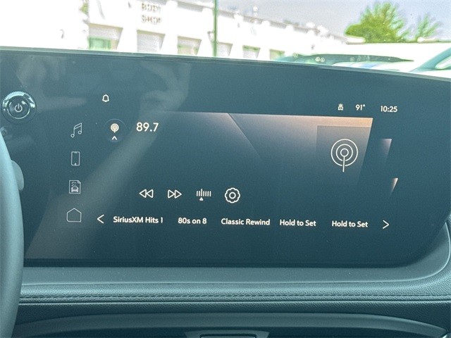 Buick Encore GX Vehicle Full-screen Gallery Image 16