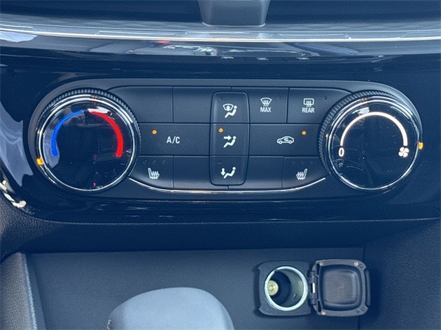 Buick Encore GX Vehicle Full-screen Gallery Image 18