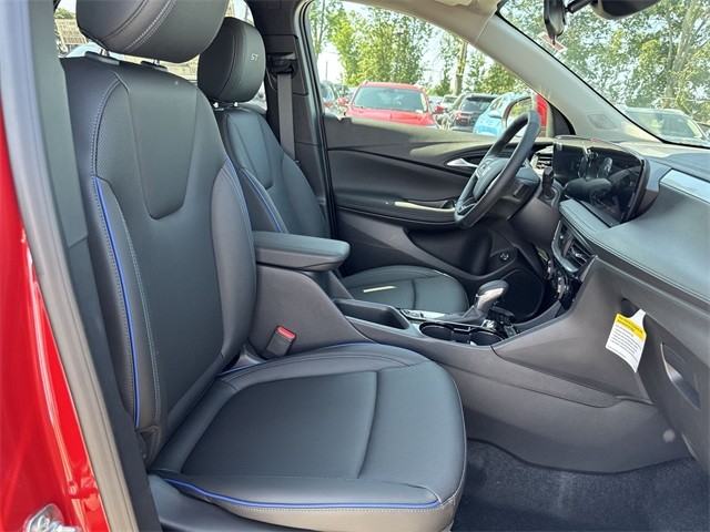 Buick Encore GX Vehicle Full-screen Gallery Image 23