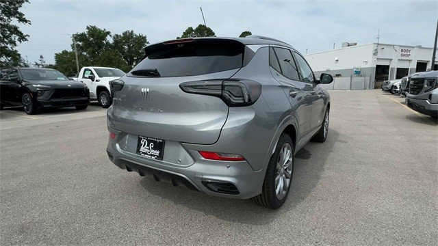 Buick Encore GX Vehicle Full-screen Gallery Image 08