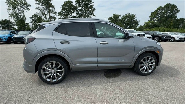 Buick Encore GX Vehicle Full-screen Gallery Image 09