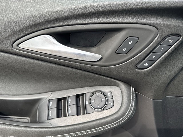 Buick Encore GX Vehicle Full-screen Gallery Image 13