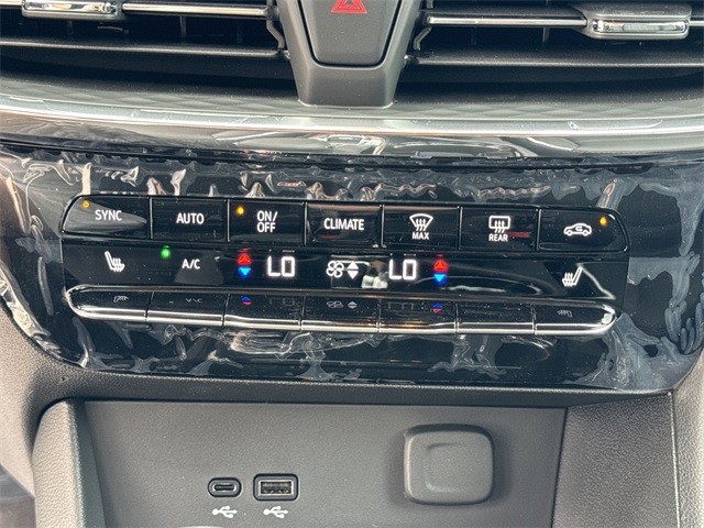 Buick Encore GX Vehicle Full-screen Gallery Image 18