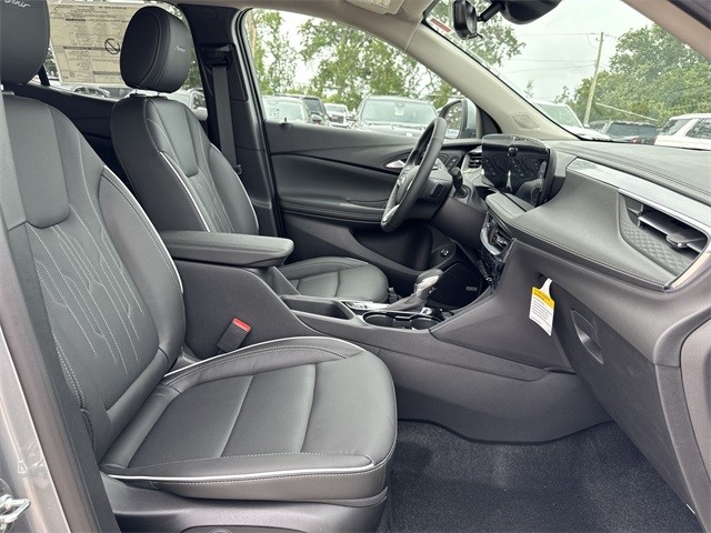 Buick Encore GX Vehicle Full-screen Gallery Image 24