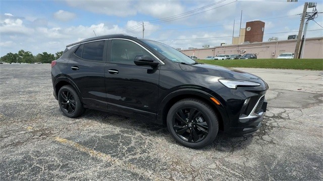 Buick Encore GX Vehicle Full-screen Gallery Image 02