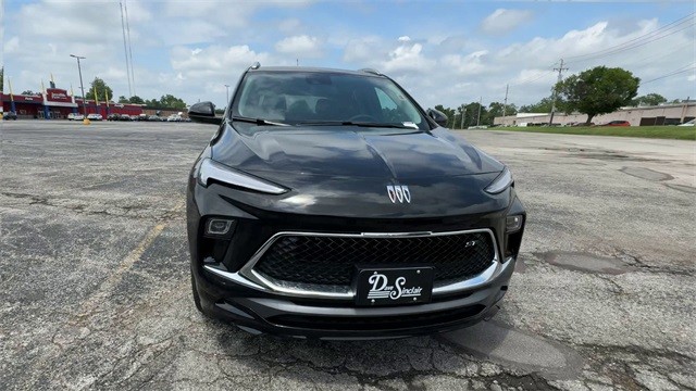 Buick Encore GX Vehicle Full-screen Gallery Image 03