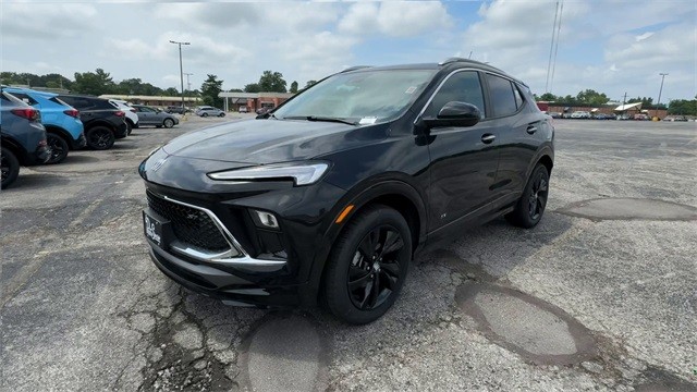 Buick Encore GX Vehicle Full-screen Gallery Image 04