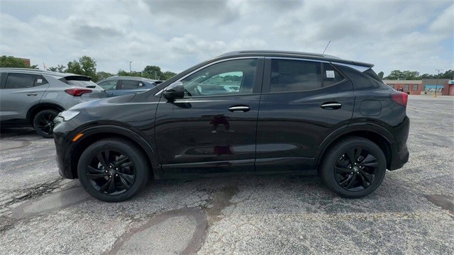 Buick Encore GX Vehicle Full-screen Gallery Image 05