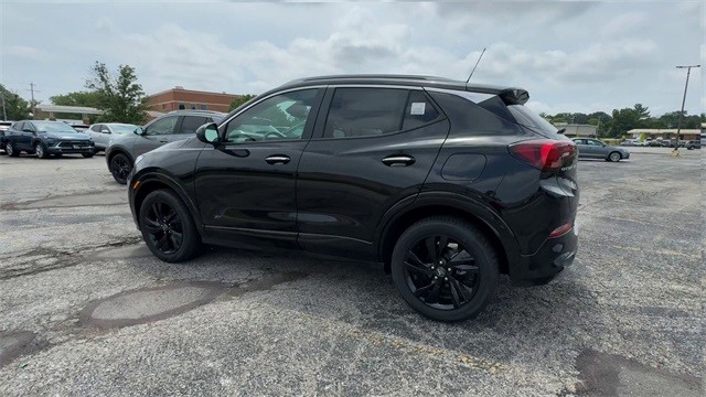 Buick Encore GX Vehicle Full-screen Gallery Image 06