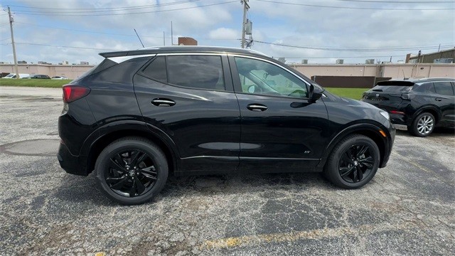 Buick Encore GX Vehicle Full-screen Gallery Image 09