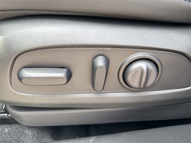 Buick Encore GX Vehicle Full-screen Gallery Image 12