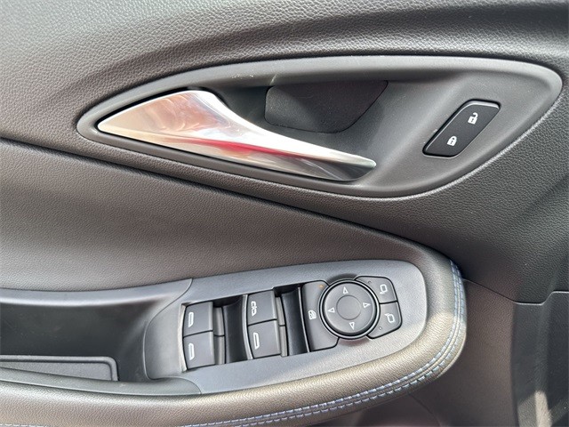 Buick Encore GX Vehicle Full-screen Gallery Image 13