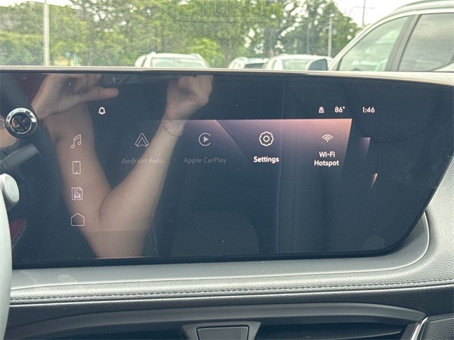 Buick Encore GX Vehicle Full-screen Gallery Image 16