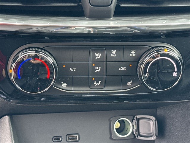 Buick Encore GX Vehicle Full-screen Gallery Image 18