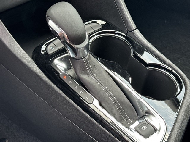 Buick Encore GX Vehicle Full-screen Gallery Image 19