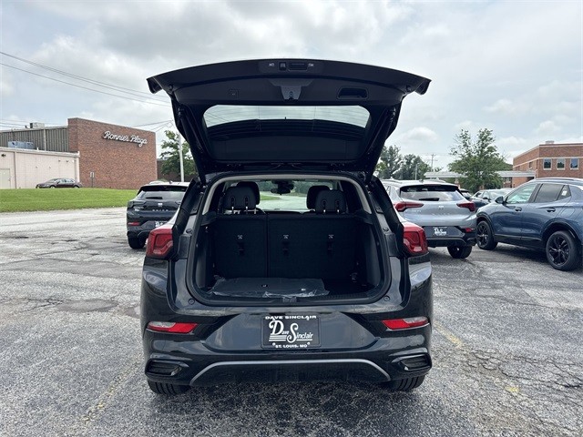 Buick Encore GX Vehicle Full-screen Gallery Image 23