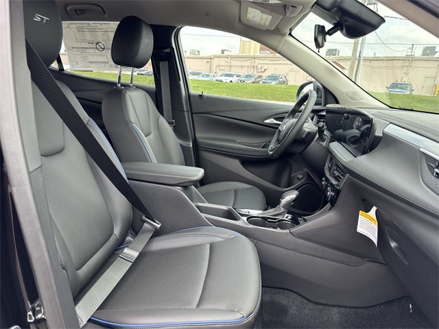 Buick Encore GX Vehicle Full-screen Gallery Image 24