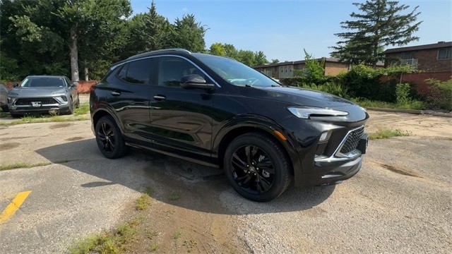 Buick Encore GX Vehicle Full-screen Gallery Image 02