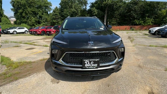 Buick Encore GX Vehicle Full-screen Gallery Image 03