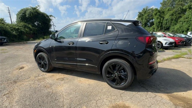 Buick Encore GX Vehicle Full-screen Gallery Image 06