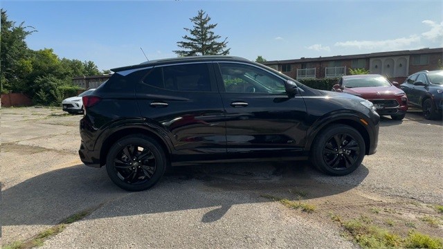 Buick Encore GX Vehicle Full-screen Gallery Image 09