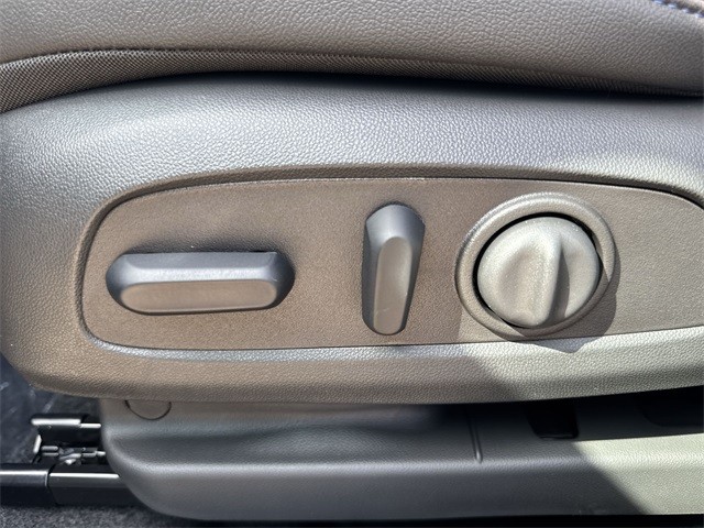 Buick Encore GX Vehicle Full-screen Gallery Image 12
