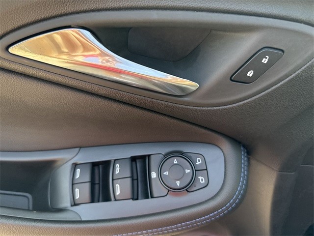 Buick Encore GX Vehicle Full-screen Gallery Image 13