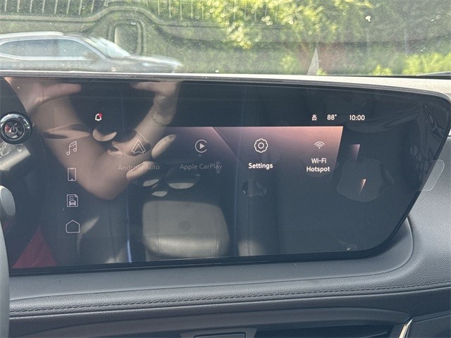 Buick Encore GX Vehicle Full-screen Gallery Image 16