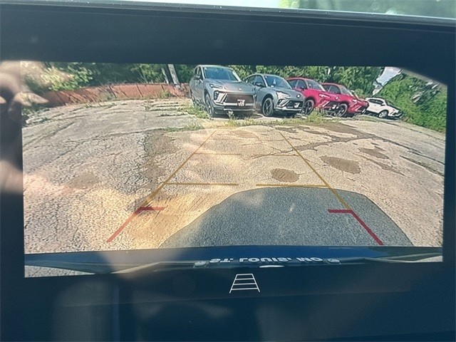 Buick Encore GX Vehicle Full-screen Gallery Image 17