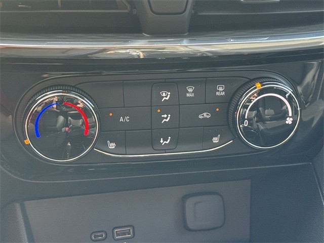 Buick Encore GX Vehicle Full-screen Gallery Image 18