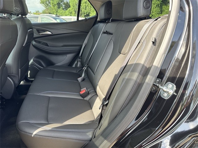 Buick Encore GX Vehicle Full-screen Gallery Image 21