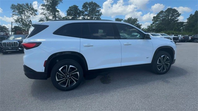 Buick Enclave Vehicle Full-screen Gallery Image 09