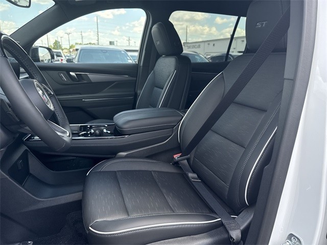 Buick Enclave Vehicle Full-screen Gallery Image 11