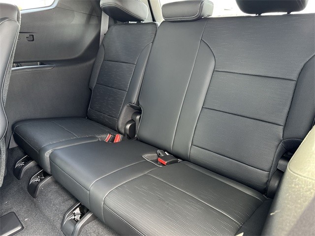 Buick Enclave Vehicle Full-screen Gallery Image 23