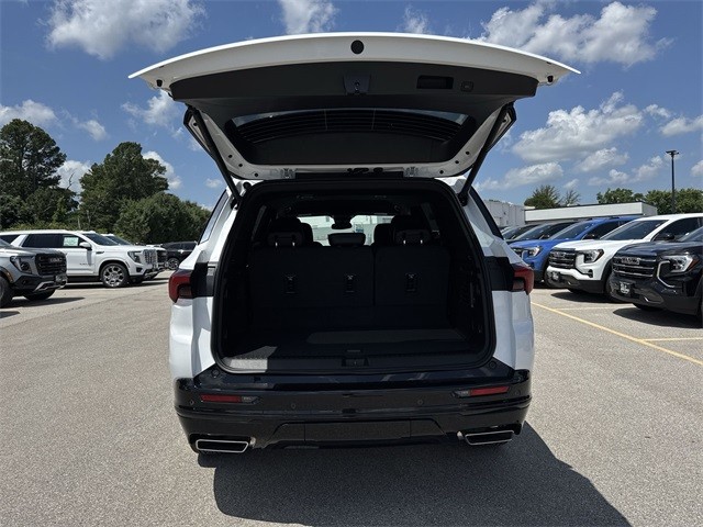 Buick Enclave Vehicle Full-screen Gallery Image 24