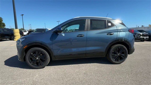 Buick Encore GX Vehicle Full-screen Gallery Image 05