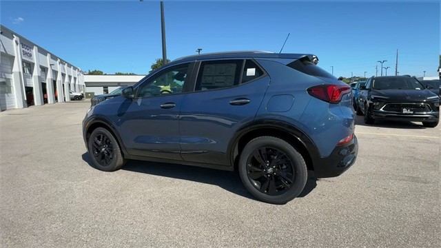 Buick Encore GX Vehicle Full-screen Gallery Image 06