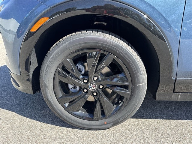 Buick Encore GX Vehicle Full-screen Gallery Image 10