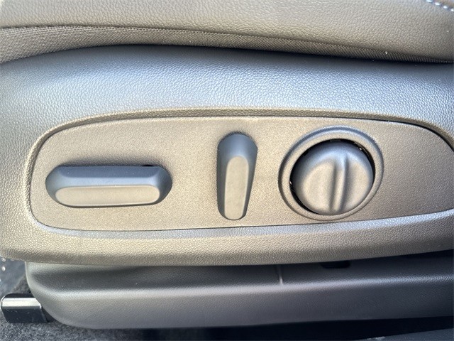 Buick Encore GX Vehicle Full-screen Gallery Image 12