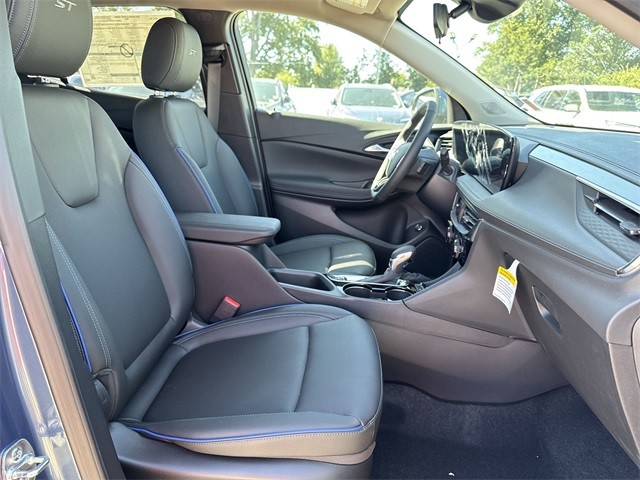 Buick Encore GX Vehicle Full-screen Gallery Image 23