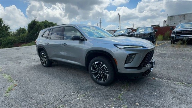 Buick Enclave Vehicle Full-screen Gallery Image 02