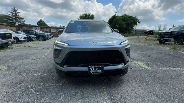 Buick Enclave Vehicle Full-screen Gallery Image 03