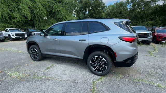 Buick Enclave Vehicle Full-screen Gallery Image 06