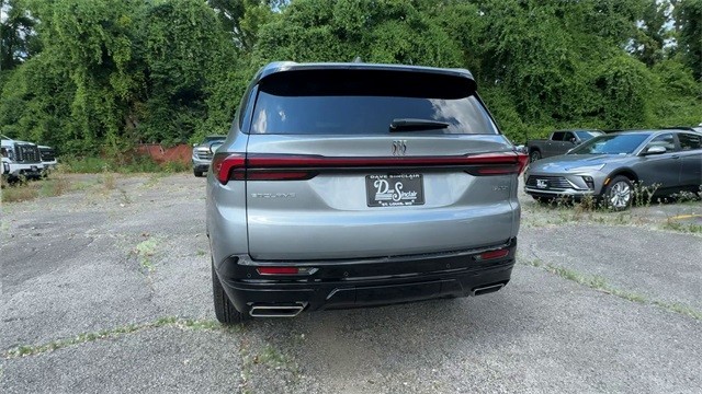Buick Enclave Vehicle Full-screen Gallery Image 07