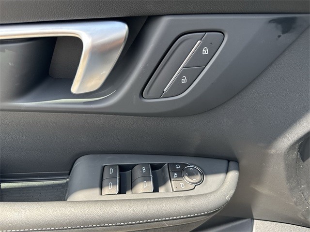 Buick Enclave Vehicle Full-screen Gallery Image 13