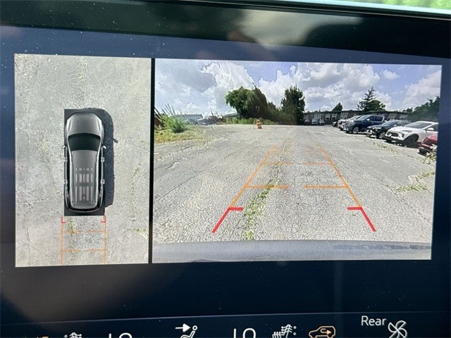 Buick Enclave Vehicle Full-screen Gallery Image 17