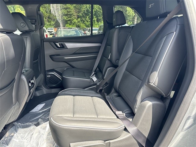 Buick Enclave Vehicle Full-screen Gallery Image 22